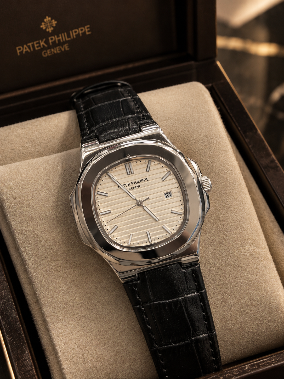 ⌚ PATEK PHILIPPE — Nautilus Style